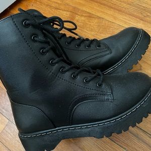 Forever 21 Lace-Up Side-Zippered Combat Boot | Never Worn | NWOT| Black | 10